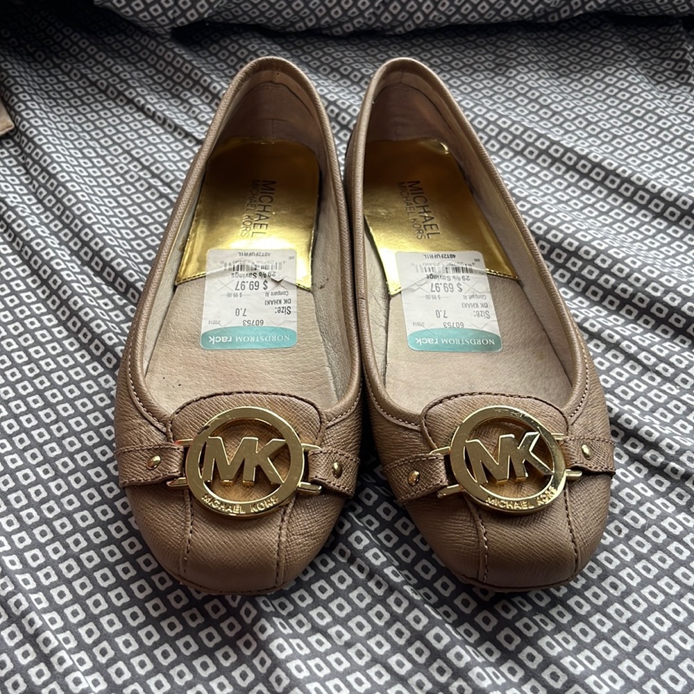 Michael Kors Nude flats.